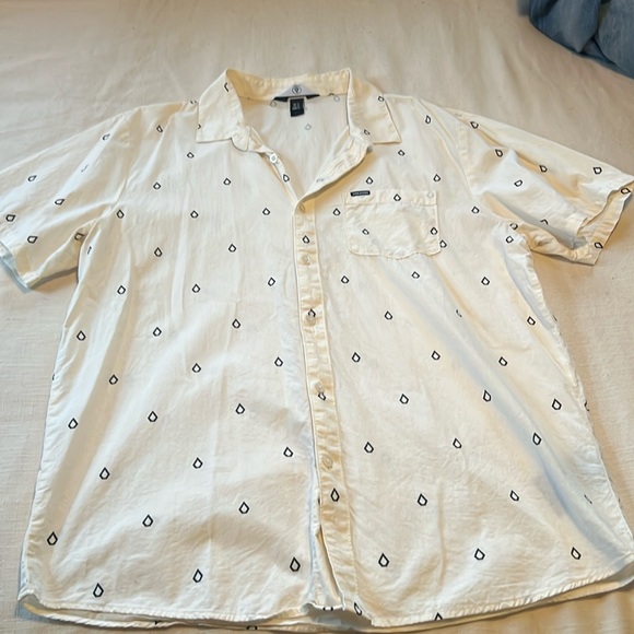 Men’s Volcom Button Down T-Shirt - Picture 1 of 2